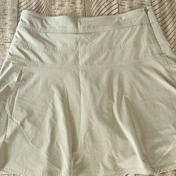 Athleta Active Skort 🎾 ⛳️ 🏝️ Security pocket in back. Great for travel 🧳 ✈️ - Picture 17 of 17